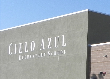 cropped picture of the front of Cielo Azul Elementary School.
